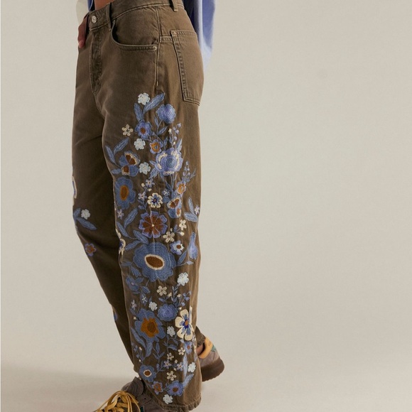 WE THE FREE WILLOW FLORAL EMBROIDERED JEANS ACORN - Picture 2 of 6